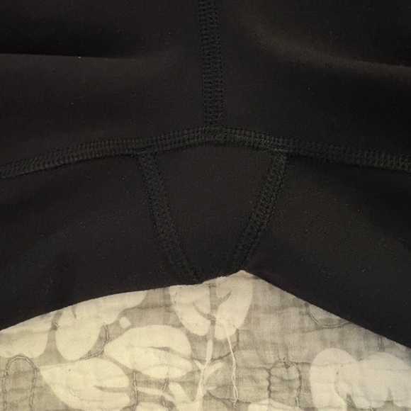 Lululemon Black Leggings ~ Size 10 - Picture 4 of 7